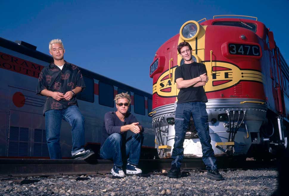 Feeder standing in front of a locomotive