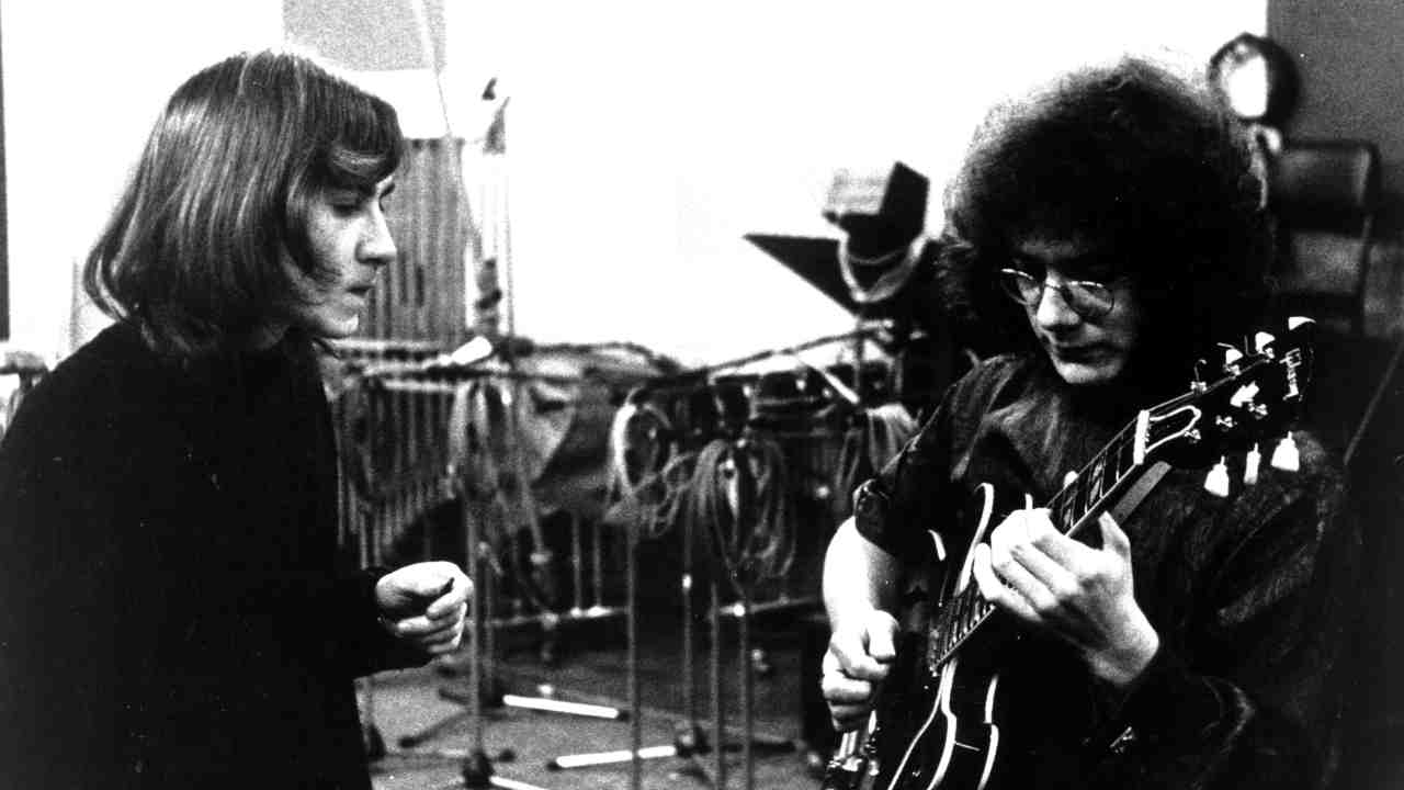 King Crimson’s Pete Sinfield and Robert Fripp in the studio in 1969