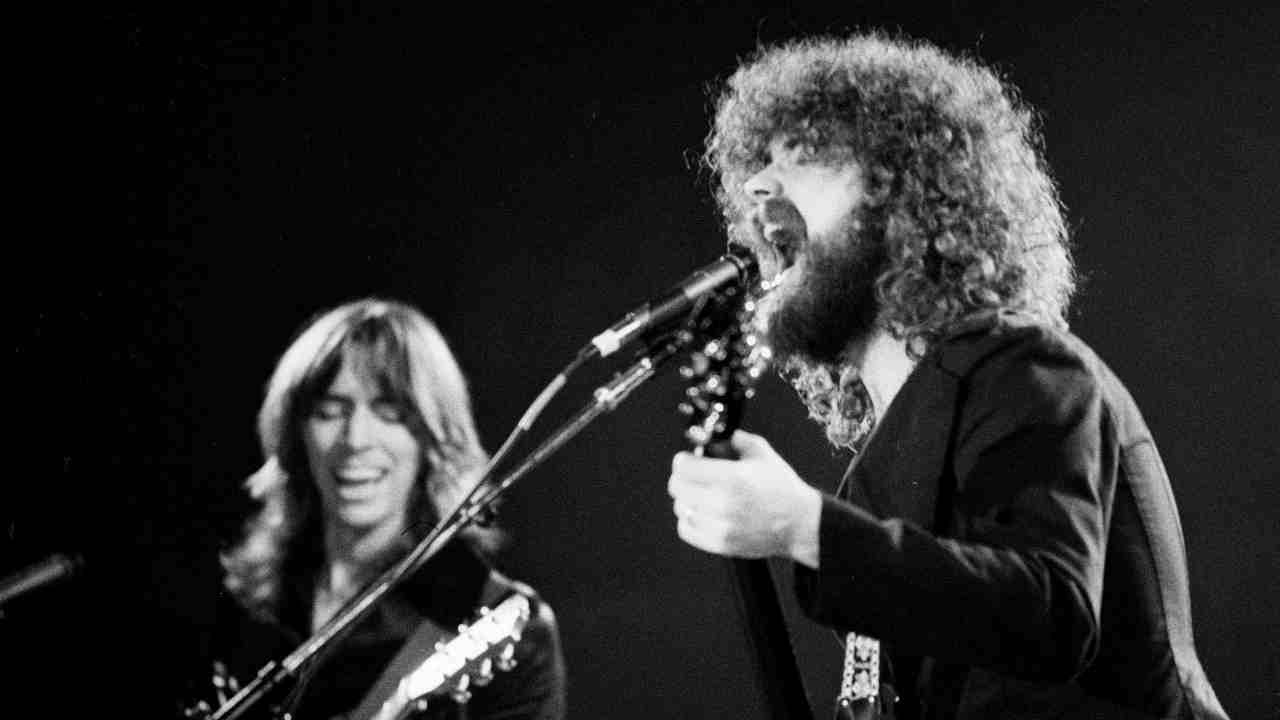 Boston’s Tom Scholz and Brad Delp performing onstage in 1977