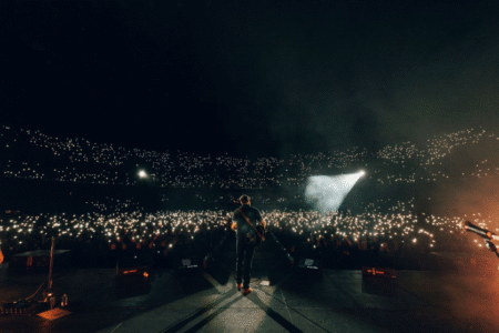 Jordan Davis Drops “Like God Intended” While Selling Out Arenas Overseas