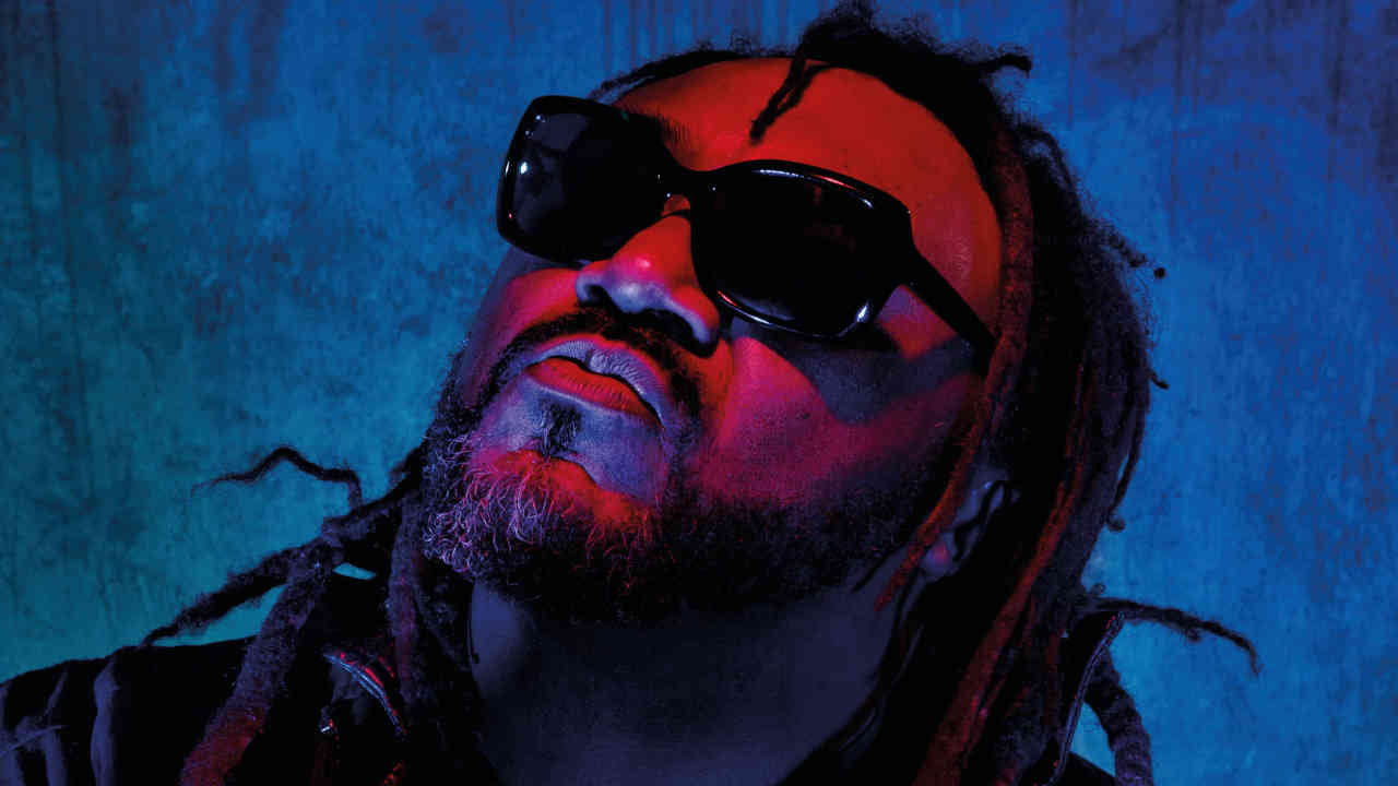 Skindred/Dub War singer Benji Webbe against a blue background