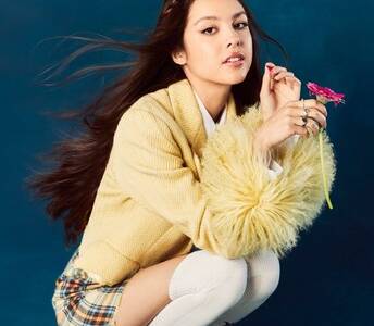 Olivia Rodrigo Surprises Fans With ‘Drop Dead’ Performance at NYC Open Mic