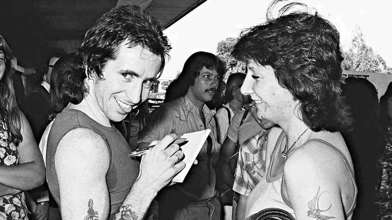 AC/DC&amp;rsquo;s Bon Scott signing an autograph for a fan