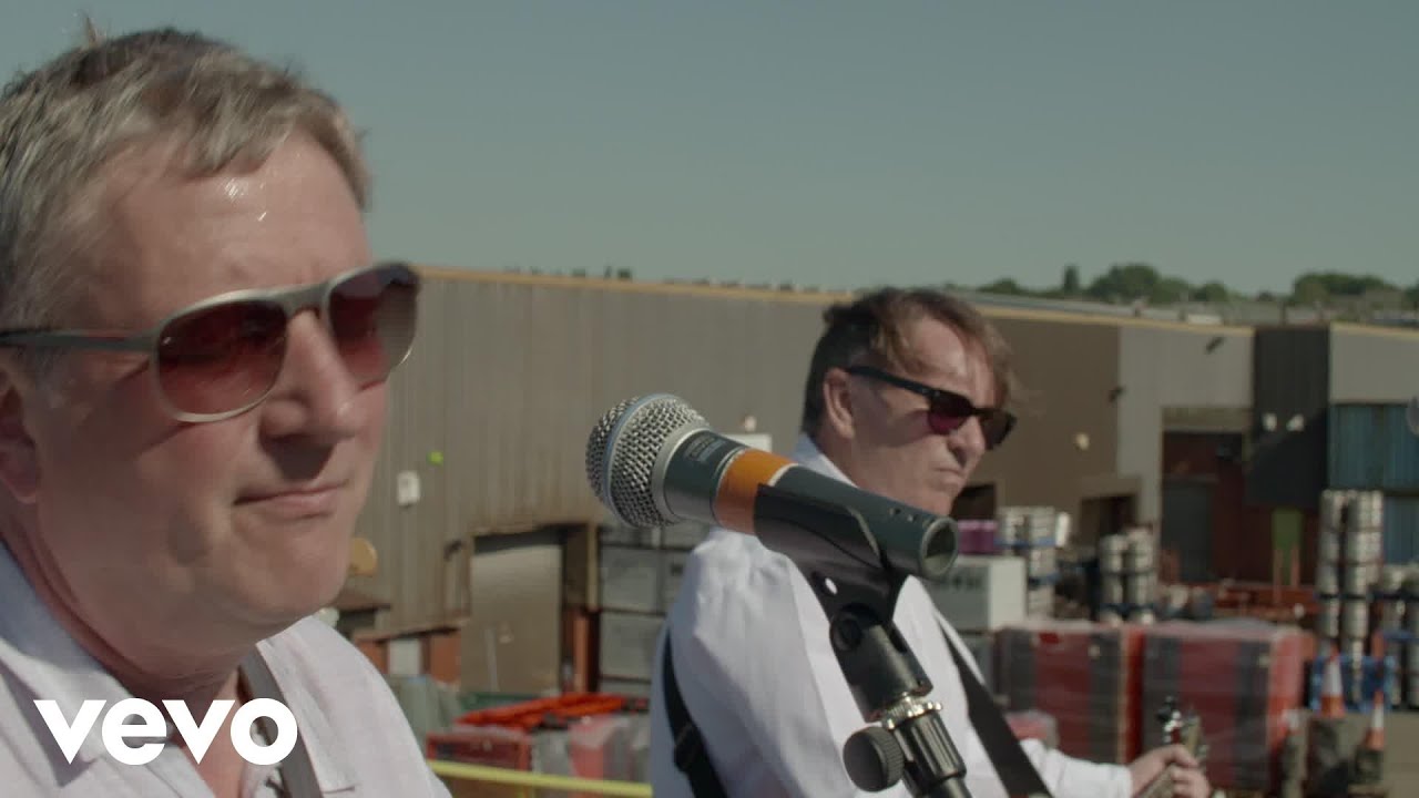 Squeeze - Happy Days (Official Music Video) - YouTube