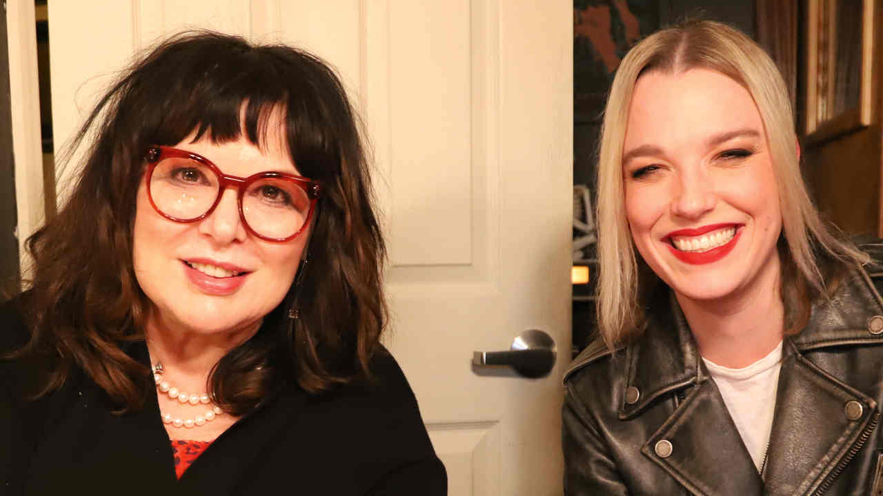 Heart&amp;rsquo;s Ann Wilson and Halestorm&amp;rsquo;s Lzzy Hale posing for a photograph in 2022