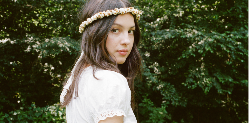 OliviaRodrigoDaisyChainFieldsFestivalEtsyMerchBillboard 1548