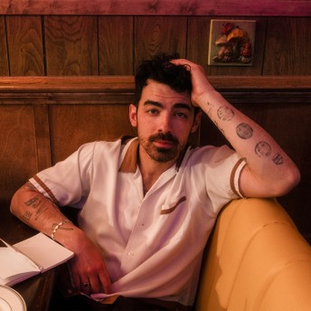 Joe Jonas Says He Sought Therapy After His Solo Album Underperformed 2 joe jonas wu4 344x344 1