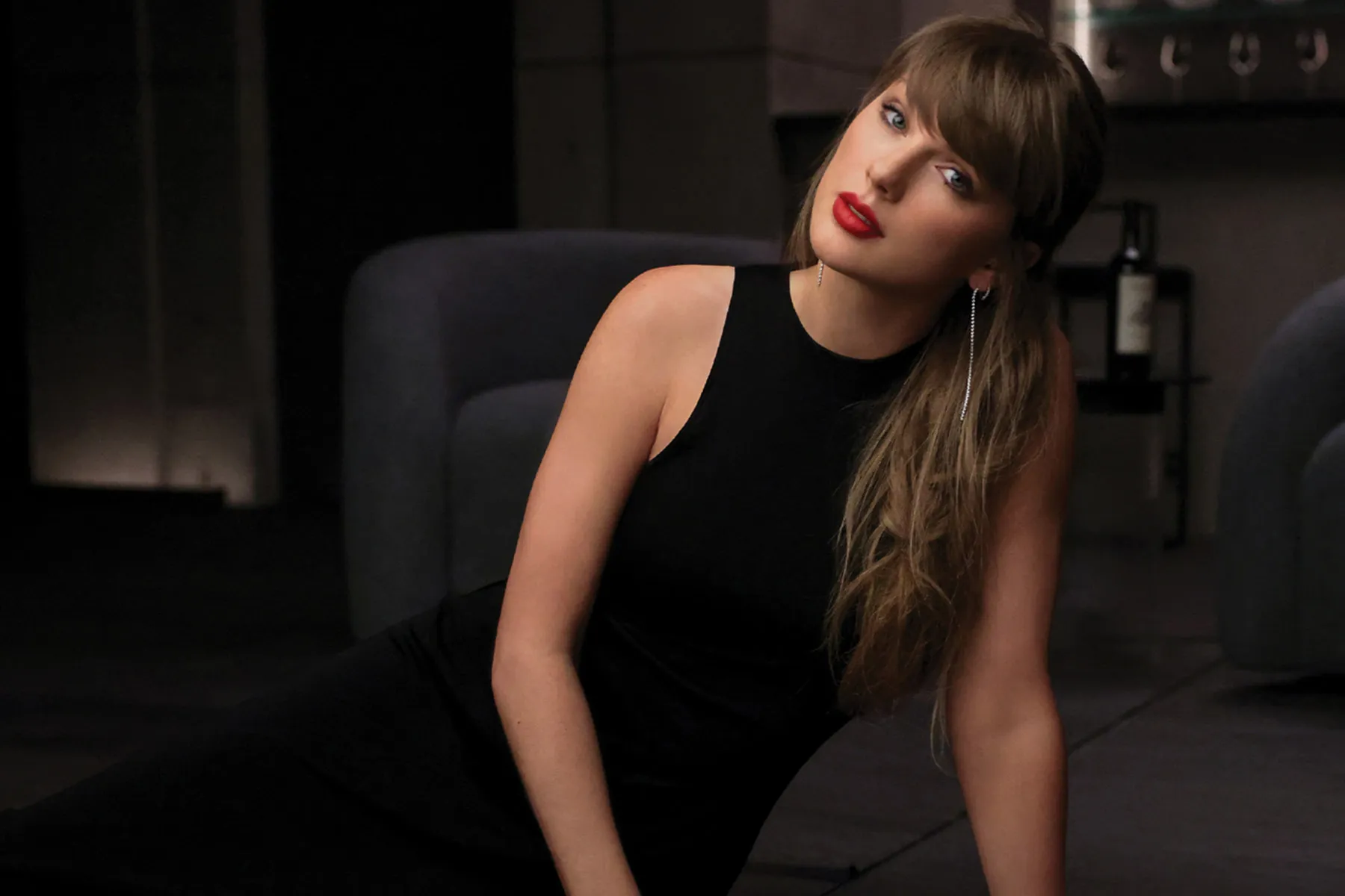 02 taylor swift tloas encore billboard 1800