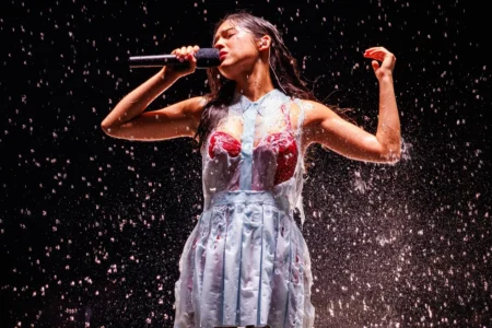 Here’s What Went Down at Olivia Rodrigo’s Unraveled Tour Opener