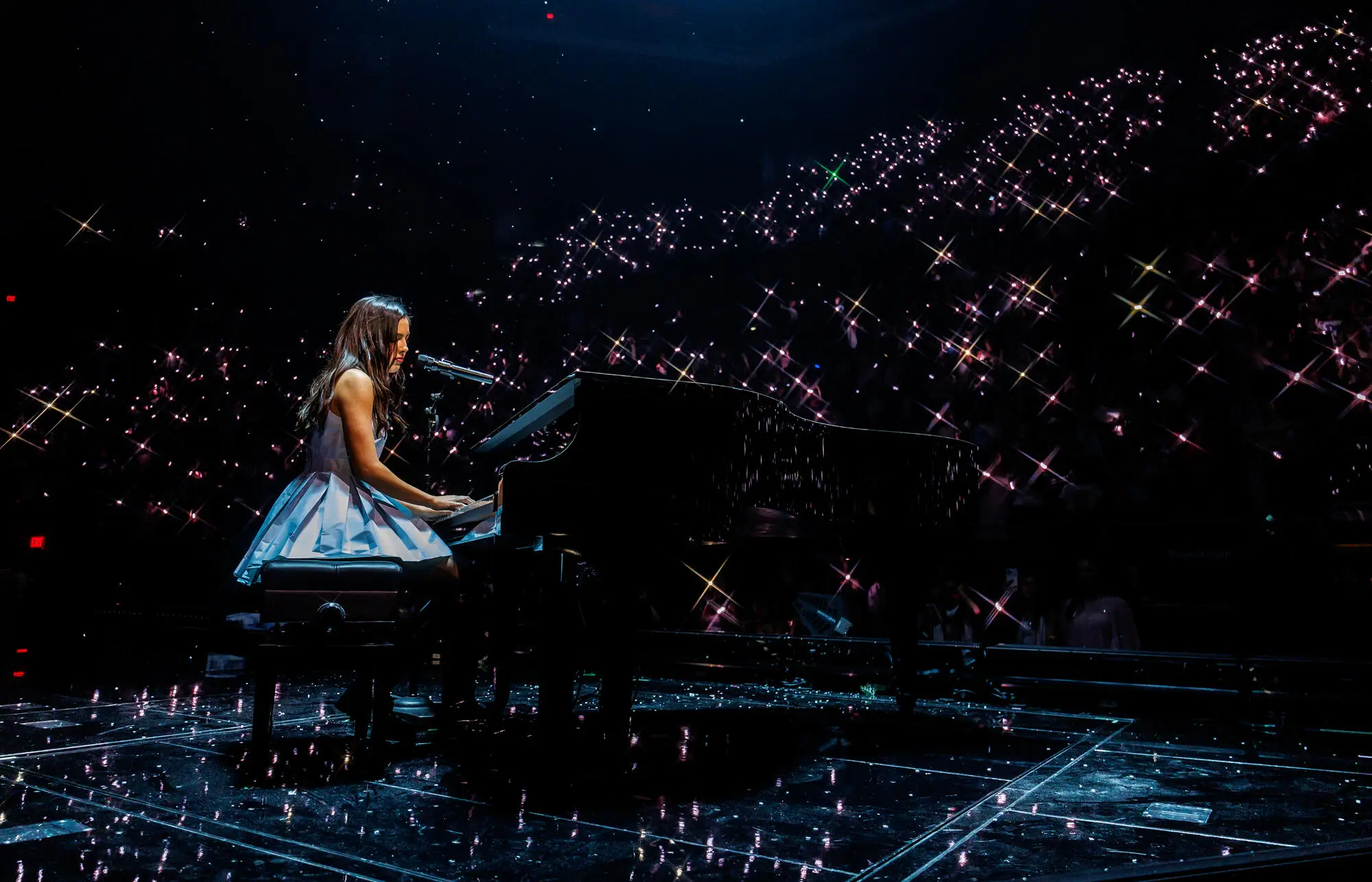 Olivia Rodrigo’s Unraveled Tour Opener Blooms With Hit After Hit & A Dissolving Dress: 5 Best Moments 9 Olivia Rodrigo performs during The Unraveled Tour with the first of two sold-out shows at PeoplesBank Arena on Sept. 25, 2026 in Hartford, Connecticut.