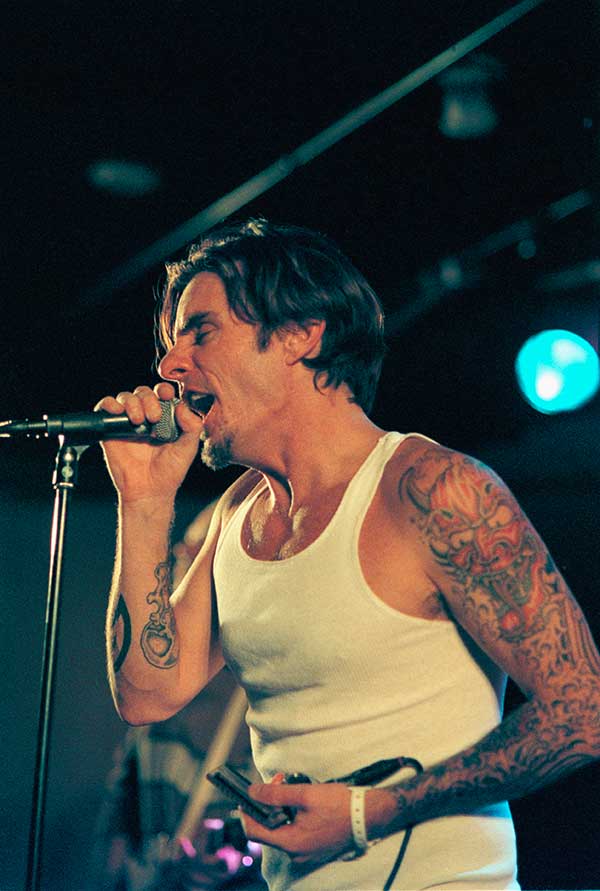 Lester Butler onstage in 1997