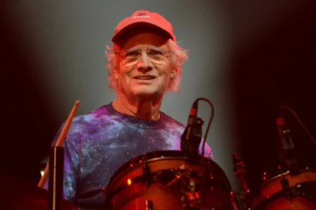 Grateful Dead’s Bill Kreutzmann Announces All-Star Thanksgiving Concerts In Hawaii