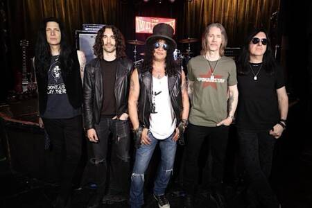 “As long as there’s electricity, we’ll keep plugging in.” Slash feat. Myles Kennedy & The Conspirators announce new album Flying Blind, share its title track, and unveil 2027 world tour details